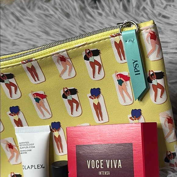 Ipsy Yellow Patterned Bag & OLAPLEX No8 Hair Mask & Farmasi Polish & Face Mask - Picture 11 of 11